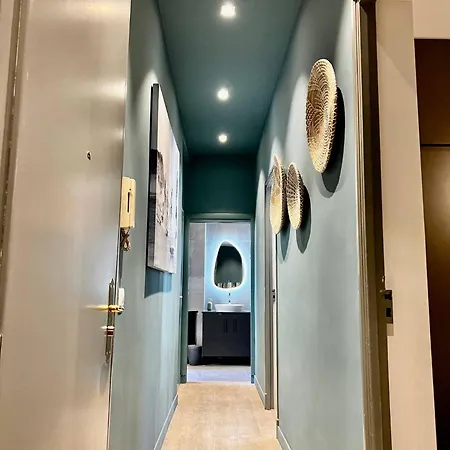 Charming 2 Bedrooms & 1 Sofa Bed Renovated 3p3 * カンヌ