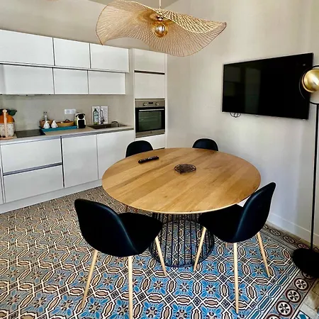 アパート Charming 2 Bedrooms & 1 Sofa Bed Renovated 3p3 *