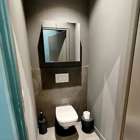 Charming 2 Bedrooms & 1 Sofa Bed Renovated 3p3 カンヌ